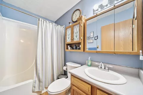 Bath - 1250 Grenada Dr, Marion, OH 43302 photo 3 of 3