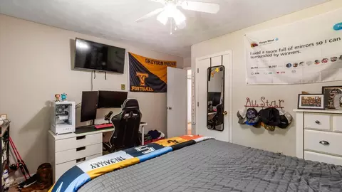 Bedroom - 4280 Red Bud Rd, Dresden, OH 43821 photo 6 of 8