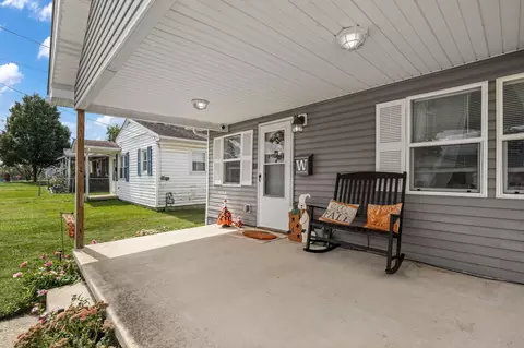 Exterior - 121 Fairview Blvd, Circleville, OH 43113 photo 3 of 5