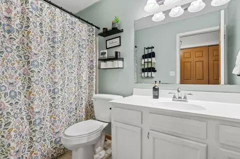 Bath - 121 Fairview Blvd, Circleville, OH 43113 photo 1 of 1