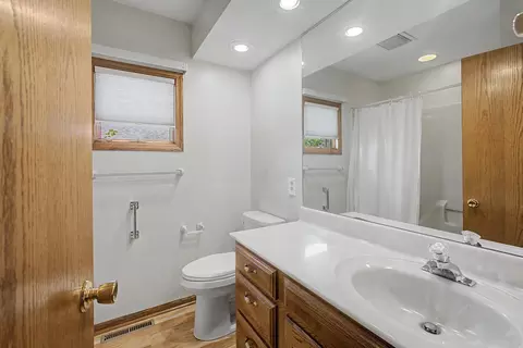 Bath - 1792 Westminster Rd, Marion, OH 43302 photo 3 of 5