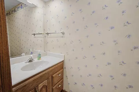 Bath - 1792 Westminster Rd, Marion, OH 43302 photo 4 of 5