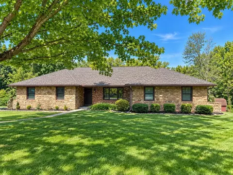 45 Pine Village Dr, Granville, OH 43023