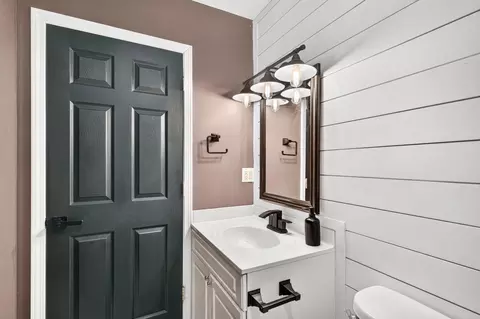 Bath - 16 E Mitchell St, Jackson, OH 45640 photo 2 of 3