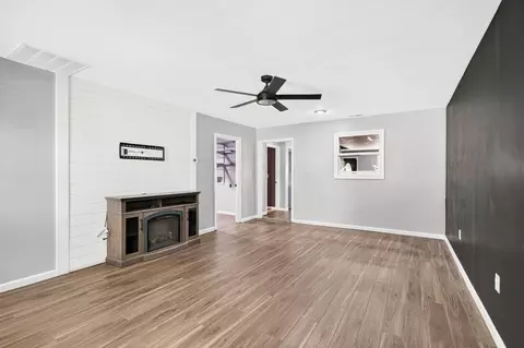 Living - 16 E Mitchell St, Jackson, OH 45640 photo 7 of 9