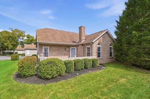 2388 Willowside Ln, Grove City, OH 43123
