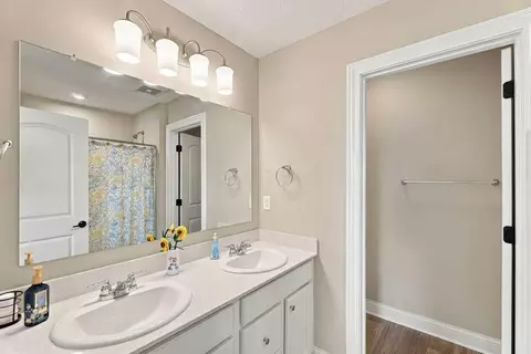 Bath - 148 Bluestone Ln, Delaware, OH 43015 photo 2 of 2