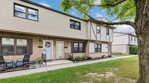 3827 Queen Anne Pl #B25, Grove City, OH 43123