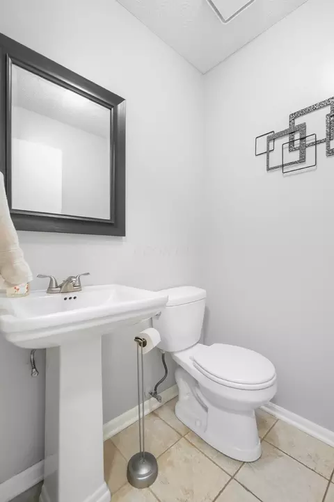 Bath - 5319 Killdeer Ct, Orient, OH 43146 photo 2 of 8