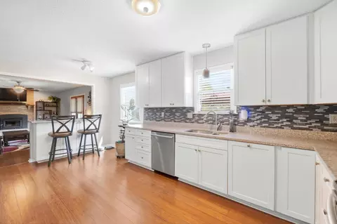Kitchen - 5319 Killdeer Ct, Orient, OH 43146 photo 4 of 5