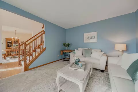 106 Wyckshire Dr, Pataskala, OH 43062