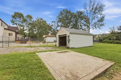 Exterior - 1107 Smith Rd, Columbus, OH 43207 photo 5 of 6