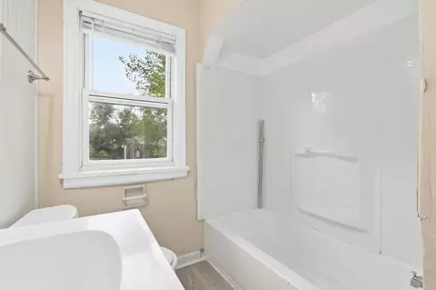 Bath - 1107 Smith Rd, Columbus, OH 43207 photo 3 of 3