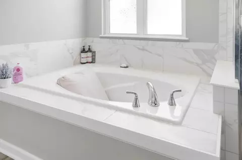 Bath - 553 Pagoda Loop, Delaware, OH 43015 photo 2 of 4