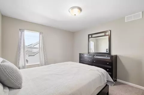 Bedroom - 553 Pagoda Loop, Delaware, OH 43015 photo 7 of 13