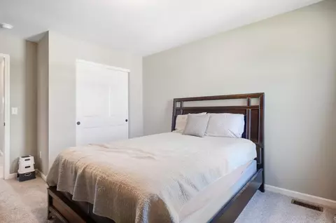 Bedroom - 553 Pagoda Loop, Delaware, OH 43015 photo 6 of 13