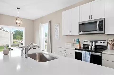 Kitchen - 553 Pagoda Loop, Delaware, OH 43015 photo 5 of 5