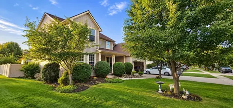 4615 Windrow Dr, Grove City, OH 43123