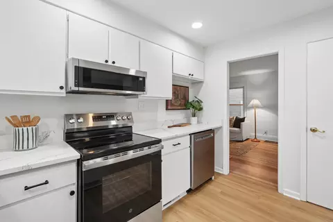 Kitchen - 335 E Weber Rd, Columbus, OH 43202 photo 1 of 5