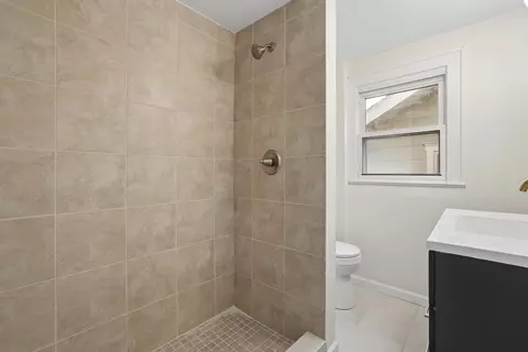 Bath - 335 E Weber Rd, Columbus, OH 43202 photo 1 of 2