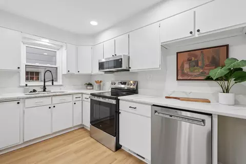 Kitchen - 335 E Weber Rd, Columbus, OH 43202 photo 2 of 5