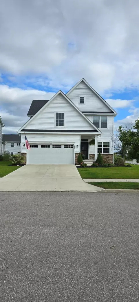 1445 Augustine Dr, Marysville, OH 43040