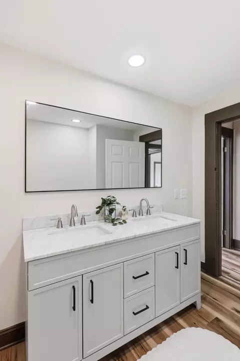 Bath - 248 S Hubert Ave, Springfield, OH 45505 photo 3 of 3
