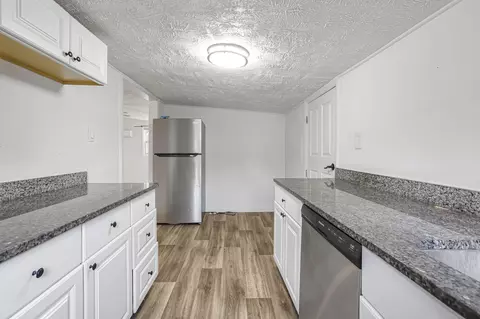 Kitchen - 663 E Mound St, Circleville, OH 43113 photo 5 of 6