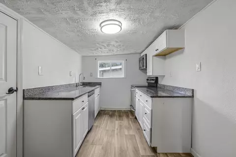 Kitchen - 663 E Mound St, Circleville, OH 43113 photo 1 of 6