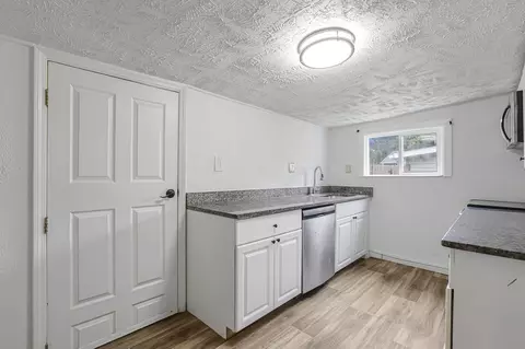 Kitchen - 663 E Mound St, Circleville, OH 43113 photo 3 of 6
