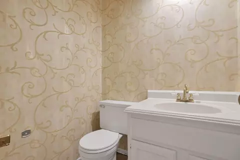 Bath - 7141 Sweeny Ct, Dublin, OH 43017 photo 2 of 6