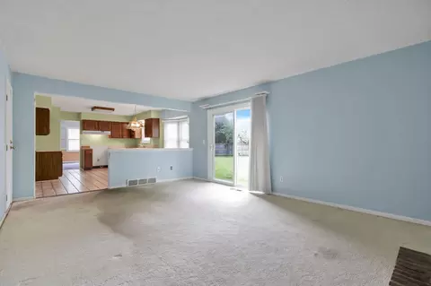 Living - 7141 Sweeny Ct, Dublin, OH 43017 photo 6 of 8