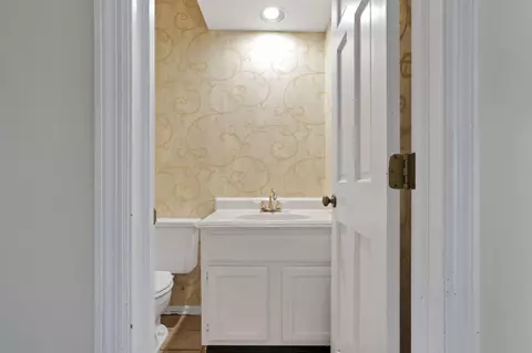 Bath - 7141 Sweeny Ct, Dublin, OH 43017 photo 1 of 6