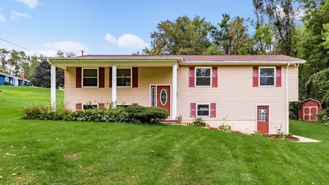 2610 Robin Ct, Zanesville, OH 43701