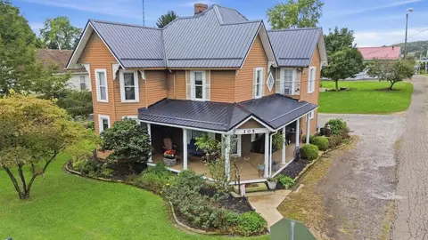 105 Market St, Danville, OH 43014