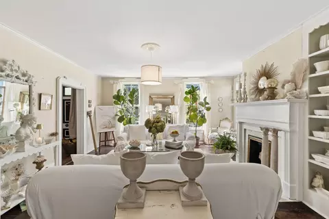 Living - 141 E Wheeling St, Lancaster, OH 43130 photo 6 of 13