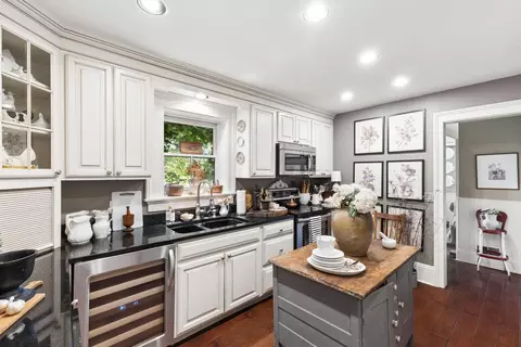 Kitchen - 141 E Wheeling St, Lancaster, OH 43130 photo 3 of 5