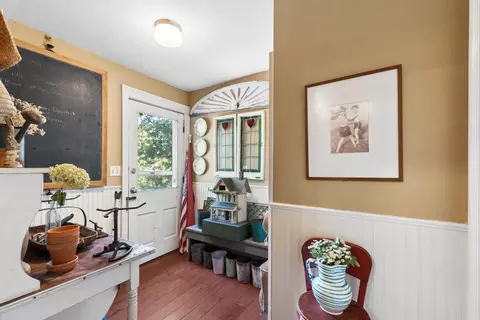 Entry Way - 141 E Wheeling St, Lancaster, OH 43130 photo 7 of 13