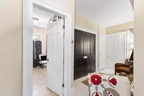 Entry Way - 141 E Wheeling St, Lancaster, OH 43130 photo 11 of 13