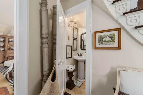Entry Way - 141 E Wheeling St, Lancaster, OH 43130 photo 5 of 13