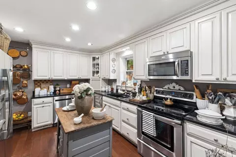 Kitchen - 141 E Wheeling St, Lancaster, OH 43130 photo 1 of 5