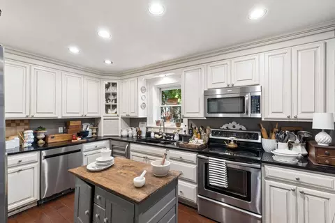 Kitchen - 141 E Wheeling St, Lancaster, OH 43130 photo 2 of 5