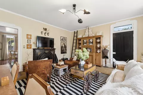 Living - 141 E Wheeling St, Lancaster, OH 43130 photo 11 of 13