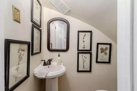 Bath - 141 E Wheeling St, Lancaster, OH 43130 photo 1 of 6