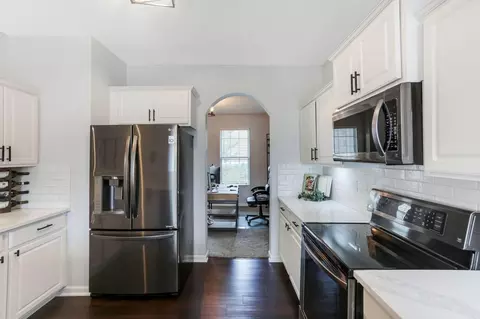 Kitchen - 5476 Spring River Ave, Dublin, OH 43016 photo 6 of 7