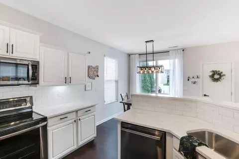 Kitchen - 5476 Spring River Ave, Dublin, OH 43016 photo 4 of 7