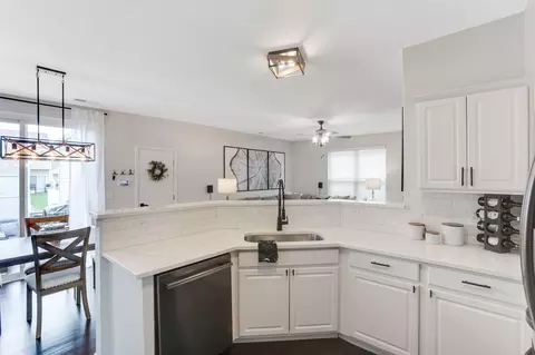 Kitchen - 5476 Spring River Ave, Dublin, OH 43016 photo 1 of 7