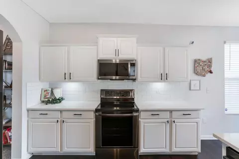 Kitchen - 5476 Spring River Ave, Dublin, OH 43016 photo 5 of 7