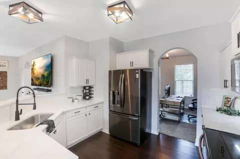 Kitchen - 5476 Spring River Ave, Dublin, OH 43016 photo 2 of 7