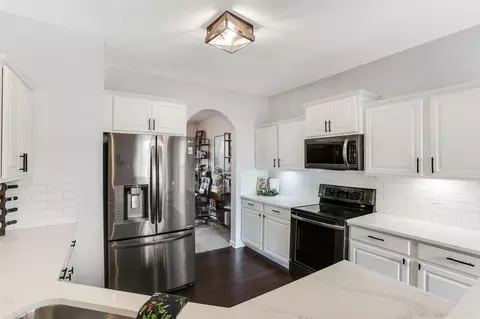 Kitchen - 5476 Spring River Ave, Dublin, OH 43016 photo 3 of 7